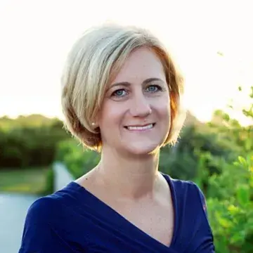 Headshot of Stephanie Diorio